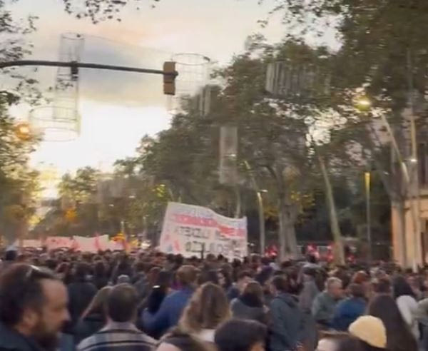 Χιλιάδες πολίτες διαδήλωσαν στη Βαρκελώνη, ζητώντας να μειωθούν τα ενοίκια