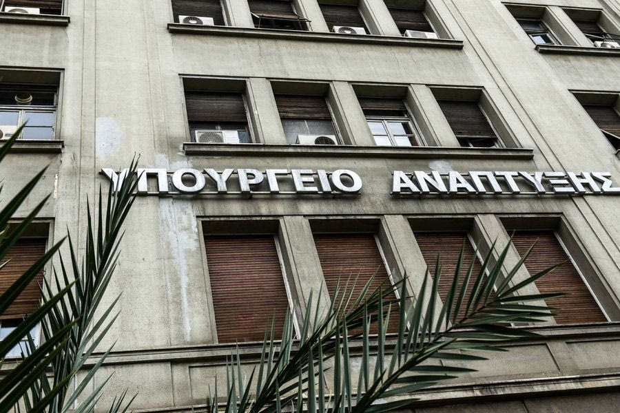 Παραπλανητικές εκπτώσεις: Πρόστιμα – “μαμούθ” σε 14 εταιρείες από το Υπουργείο Ανάπτυξης!