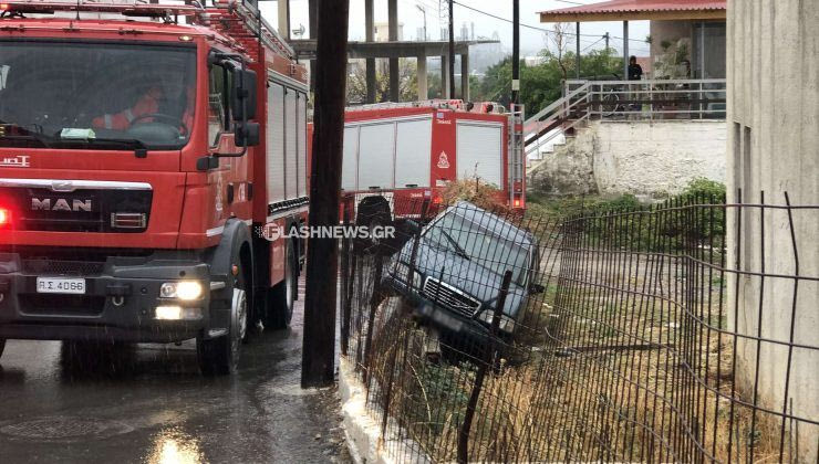 Χανιά: Αυτοκίνητο έπεσε σε χαντάκι- Η Πυροσβεστική απεγκλώβισε τον οδηγό