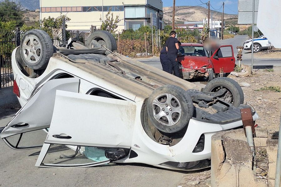 Αναποδογύρισε Ι.Χ με τουρίστες στα Καπαριανά