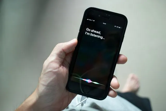 Η Apple αλλάζει εντελώς τη Siri – Πώς θα μοιάζει η ψηφιακή βοηθός του μέλλοντος