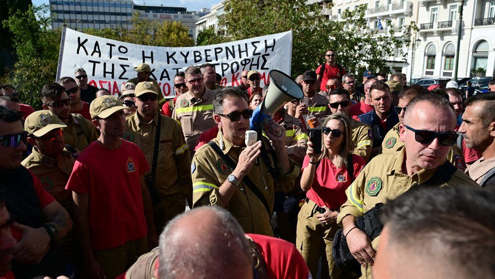 Βουλή: Κοινή τροπολογία αντιπολίτευσης για τους εποχικούς πυροσβέστες