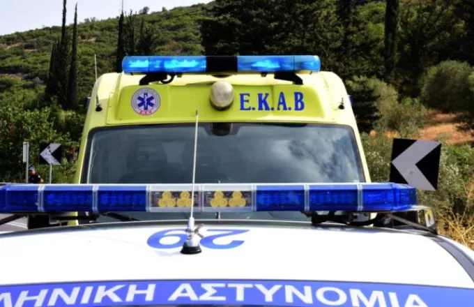 Αχαΐα: Δύο νεκροί και τουλάχιστον τέσσερις τραυματίες έπειτα από ανατροπή οχήματος