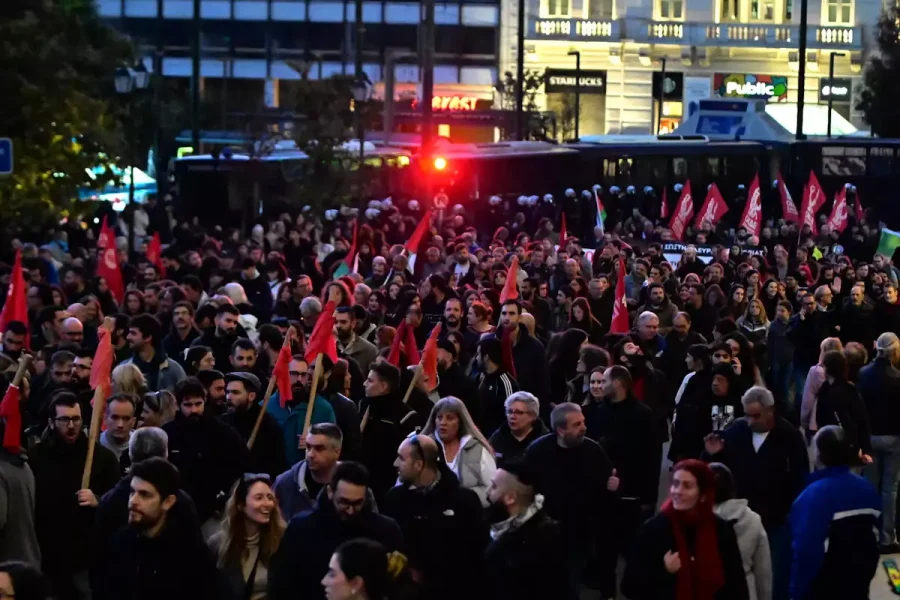 Πολυτεχνείο: Μικρής έκτασης επεισόδια με το μπλοκ του Στέφανου Κασσελάκη