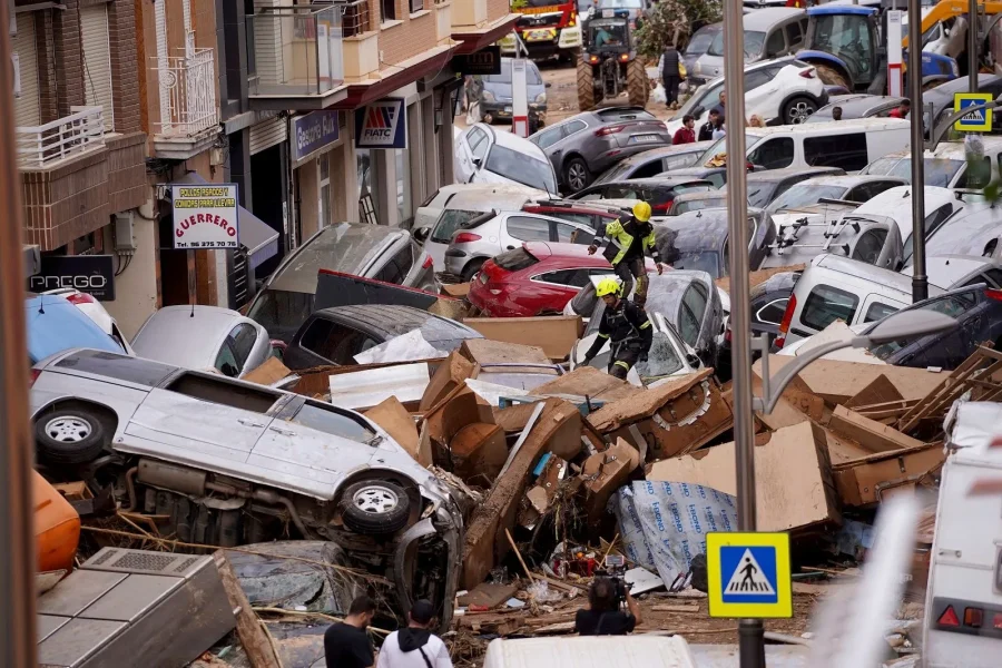 Πλημμύρες στην Ισπανία: Πάνω από 200 οι νεκροί – “Βυθισμένοι” στη λάσπη οι πληγέντες