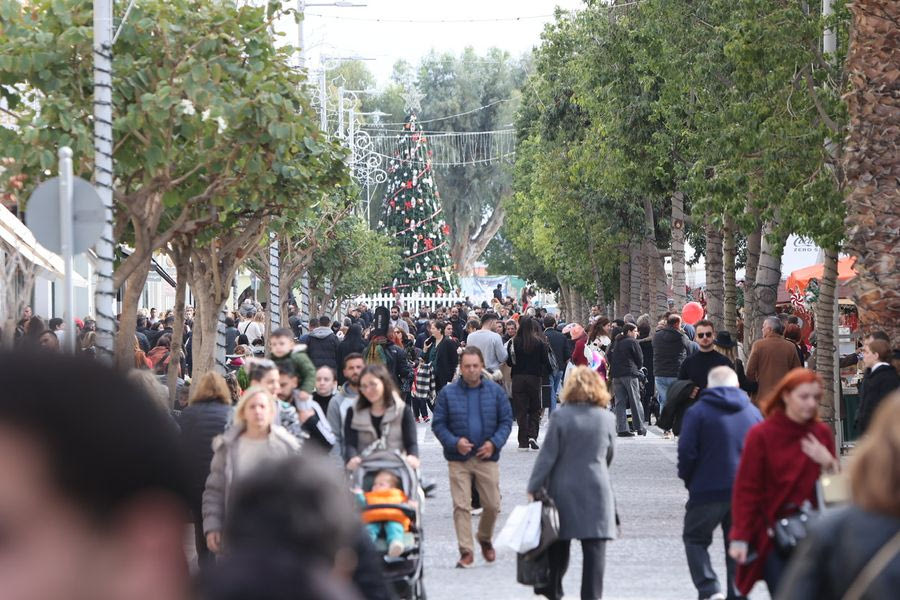 Κλειστά τα μαγαζιά και τα σούπερ μάρκετ σήμερα