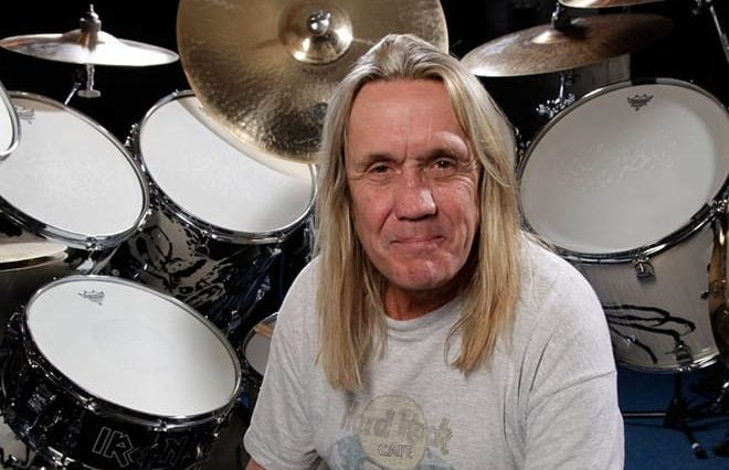 Iron Maiden: Αποχωρεί μετά από 42 χρόνια ο ντράμερ Nicko McBrain