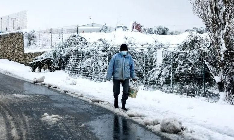 Προβλήματα από την κακοκαιρία σε όλη τη χώρα: Έκλεισαν χιονοδρομικά κέντρα, αποκλείστηκαν δρόμοι