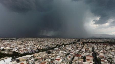 Σάκης Αρναούτογλου: Νέο κύμα με δυνατές καταιγίδες – Η Ρόδος ξανά στο «κάδρο»