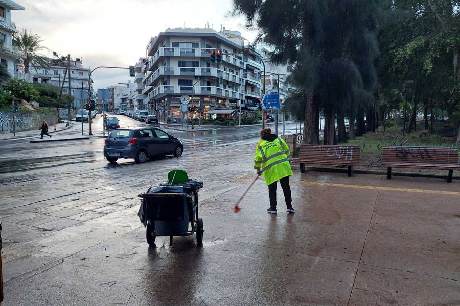 Πρωινό Χριστουγέννων στο Ηράκλειο: Στις επάλξεις οι εργαζόμενοι στον οδοκαθαρισμό