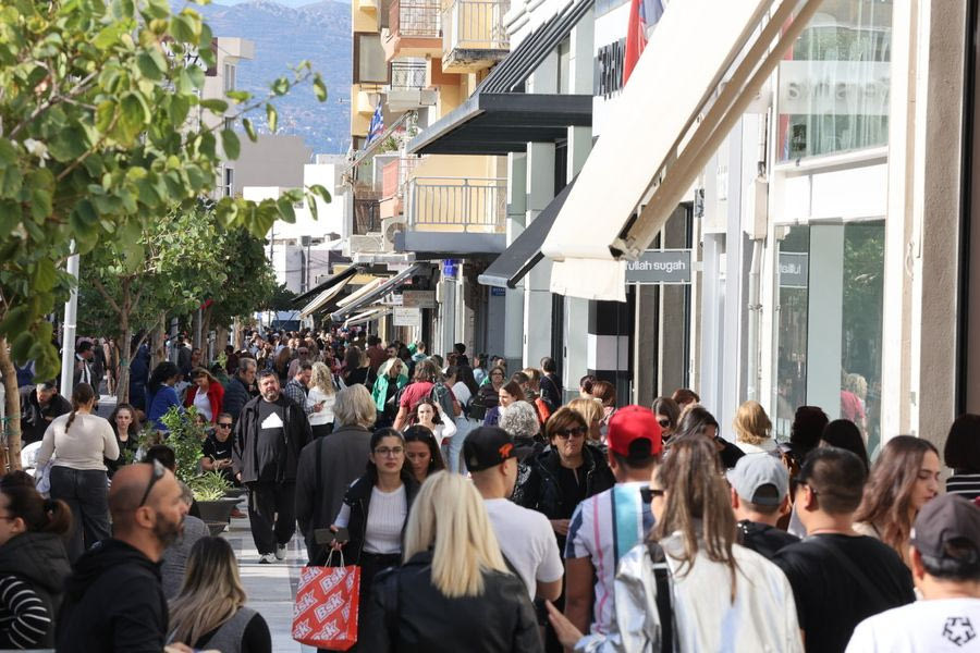 Ωράριο καταστημάτων: Τι ώρα κλείνουν σήμερα τα μαγαζιά και τα σούπερ μάρκετ