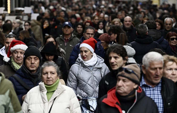 Εορταστικό ωράριο: Πώς θα λειτουργήσουν τα καταστήματα Δευτέρα και Τρίτη