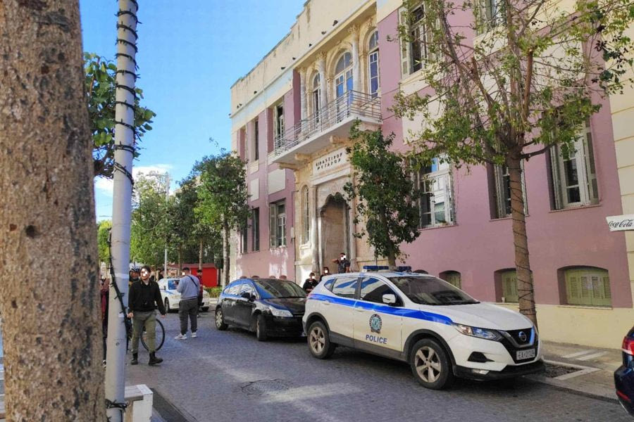 Ελεύθερος με περιοριστικούς όρους ο 38χρονος που κατηγορείται για το βιασμό της συζύγου του