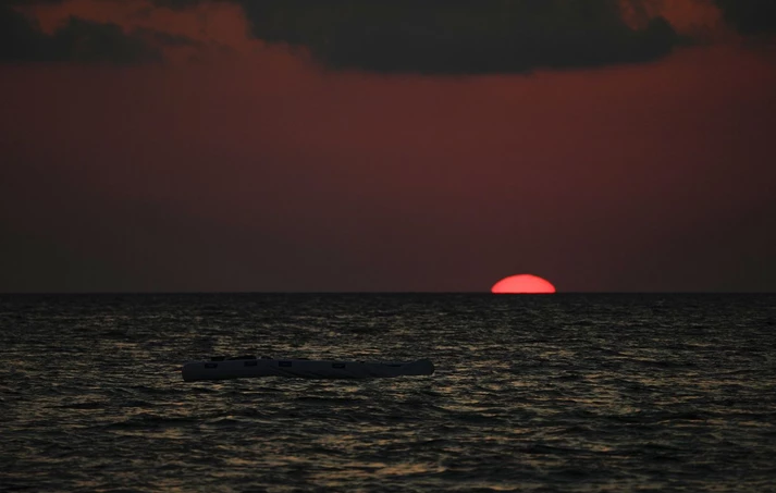 Κοριτσάκι 10 ετών έφτασε μόνο του με πλεούμενο κοντά στη Λαμπεντούζα