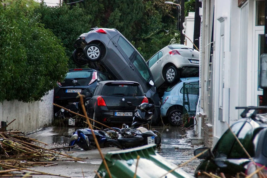 Εικόνες αποκάλυψης στη Ρόδο από το πέρασμα της κακοκαιρίας