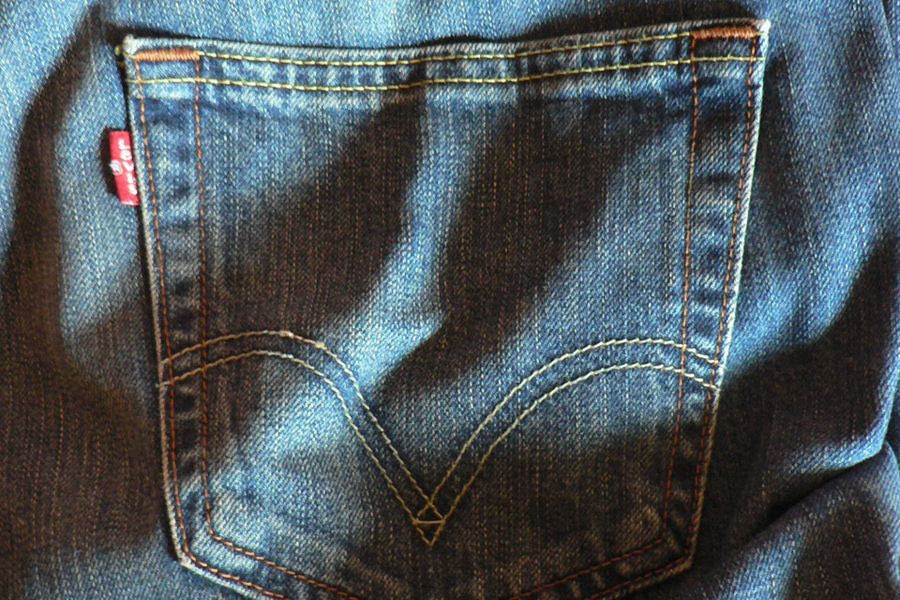 Πώς τα Levi’s 501 έγιναν το απόλυτο σύμβολο της ασυμβίβαστης νεολαίας