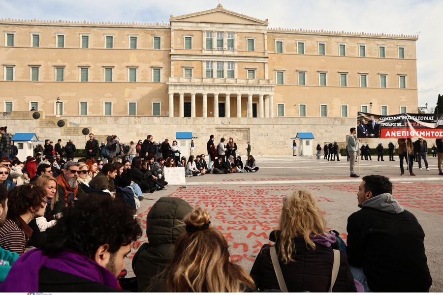 Στη Βουλή το θέμα των Τεμπών – Δεκτό το αίτημα από την κυβέρνηση