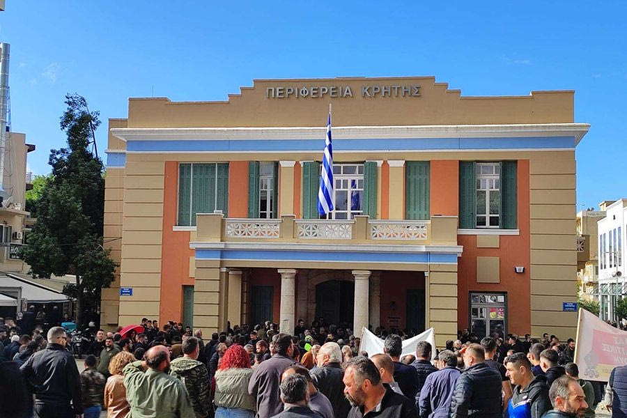 Xιλιάδες αγρότες έδωσαν βροντερό παρών στο συλλαλητήριο -Έκλεισαν την Εθνική οδό – Βίντεο και φωτογραφίες