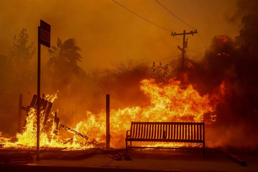 Σε πύρινο κλοιό το Λος Άντζελες: Τουλάχιστον πέντε νεκροί και δεκάδες τραυματίες – Νέα πυρκαγιά στο Χόλιγουντ