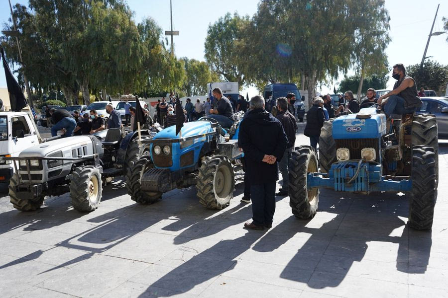 “Ζεσταίνουν” τα τρακτέρ οι αγρότες της Κρήτης: Τι θα ζητήσουν οι κτηνοτρόφοι από τον Υπουργό