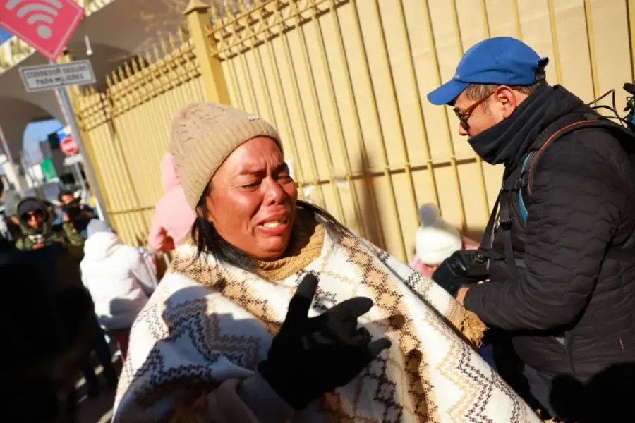 Ντόναλντ Τραμπ: Μετανάστες ξεσπούν σε κλάματα μόλις υπέγραψε το κλείσιμο των συνόρων ΗΠΑ-Μεξικού