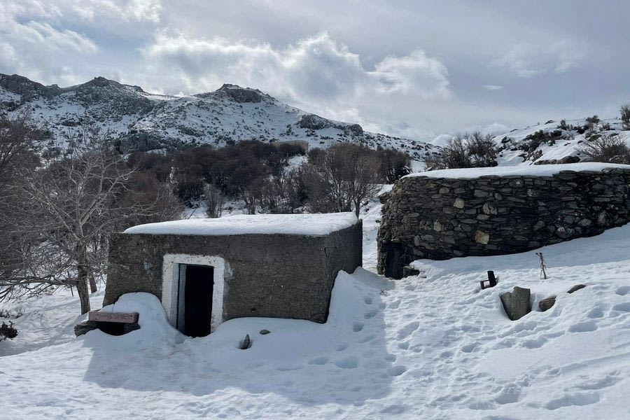 Το χιόνι ζωγραφίζει στα Ανώγεια (φωτογραφίες)