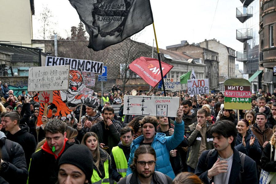 Σερβία: Εξετάζεται το ενδεχόμενο πρόωρων βουλευτικών εκλογών – Παραμένουν στους δρόμους οι φοιτητές