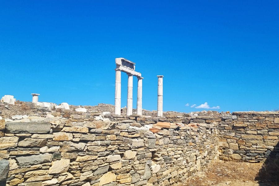 Το ελληνικό νησί που απειλεί να βυθίσει η φύση