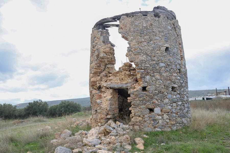 Υπό οριστική κατάρρευση ο μύλος του Γαζέπη (Φωτογραφίες)