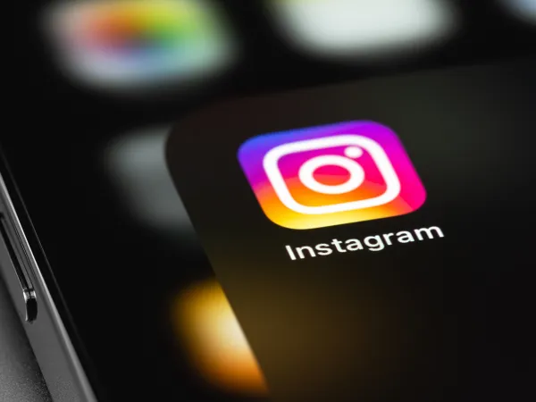 Η Meta παραδέχεται ότι χρήστες του Instagram δεν μπορούν να κάνουν unfollow τον Τραμπ