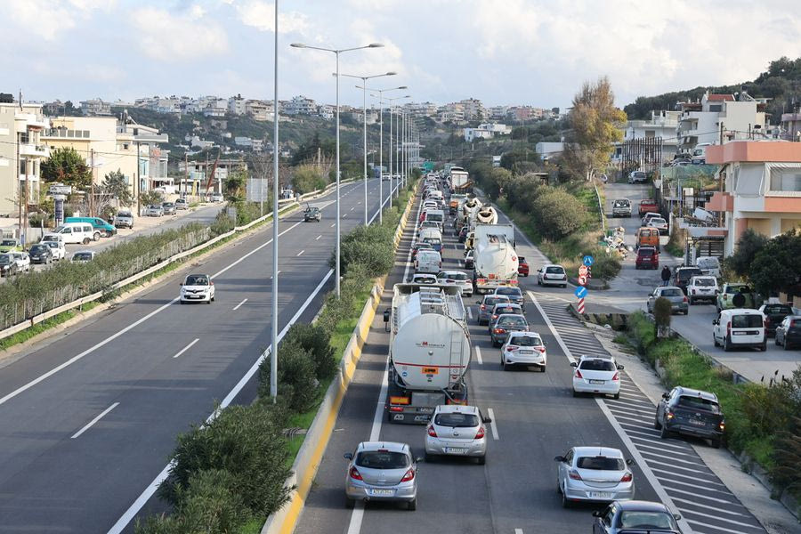 Το συλλαλητήριο έφερε κυκλοφοριακό κομφούζιο στο Ηράκλειο