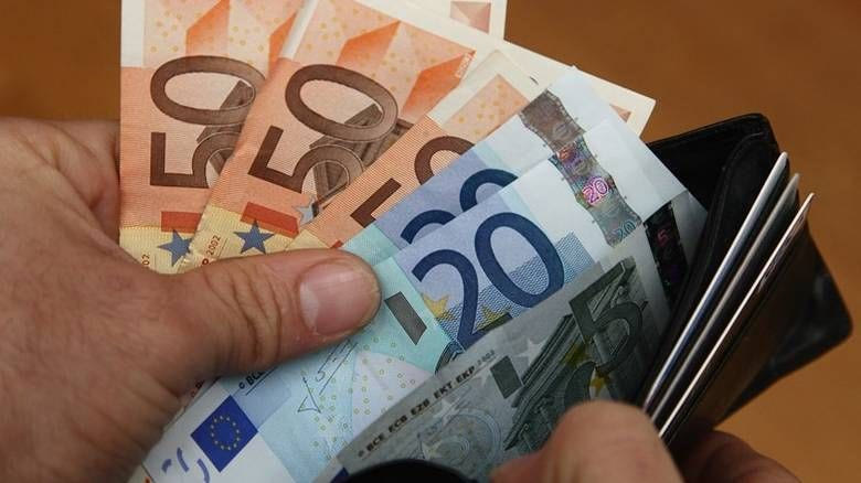 Βρήκε πορτοφόλι με 1.500 ευρώ και το παρέδωσε στην αστυνομία