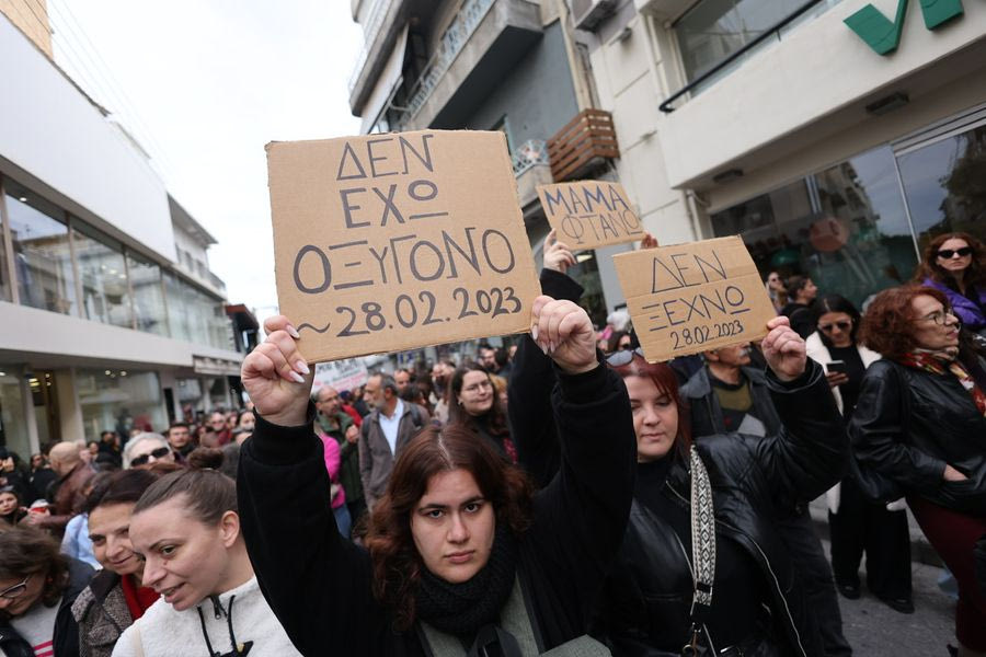 Η ερμηνεία του τραγουδιού του στο Ηράκλειο συγκίνησε τον Φοίβο Δεληβοριά