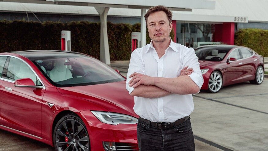 Γερμανία: «Βουτιά» στις πωλήσεις Tesla μετά τον εναγκαλισμό Έλον Μασκ με την ακροδεξιά