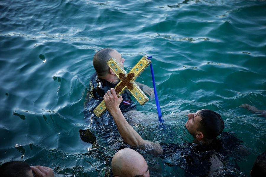 Θεοφάνεια: Ο ελληνισμός γιορτάζει σε όλη την οικουμένη τη μεγάλη γιορτή της Χριστιανοσύνης