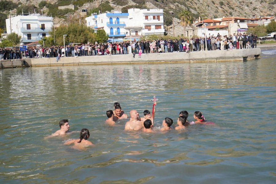 Αγιασμός των Υδάτων στο Θραψανό και Τσούτσουρα