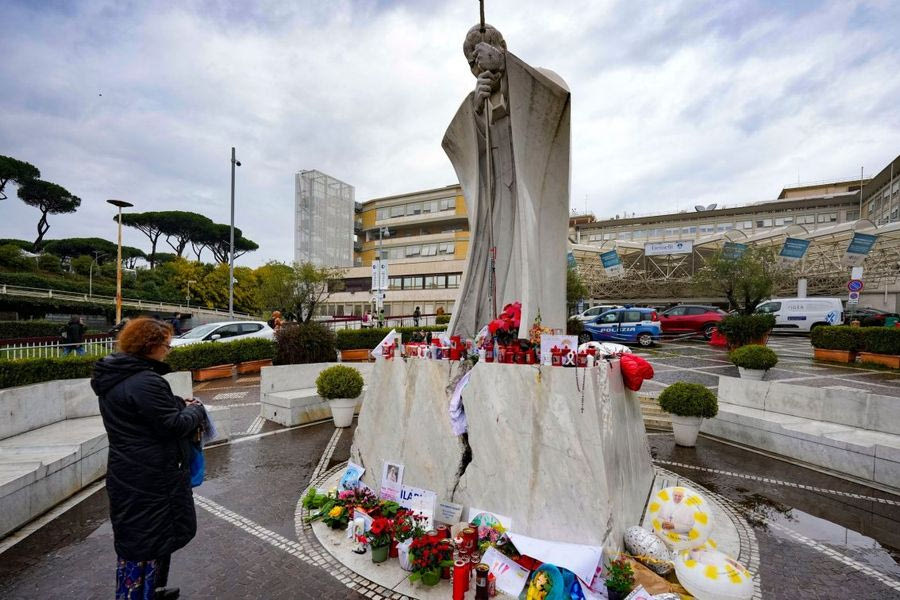 Πάπας Φραγκίσκος: Η αξονική θα δείξει αν «κερδίζει» τη μάχη για τη διπλή πνευμονία