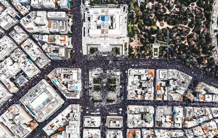 Πόσοι διαδηλωτές πήγαν στη συγκέντρωση στο Σύνταγμα, σύμφωνα με εφαρμογή