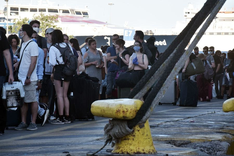 Aκυρώθηκαν τρία δρομολόγια από το λιμάνι του Πειραιά, λόγω δυσμενών καιρικών συνθηκών – Κανονικά τα δρομολόγια σε Ραφήνα και Λαύριο