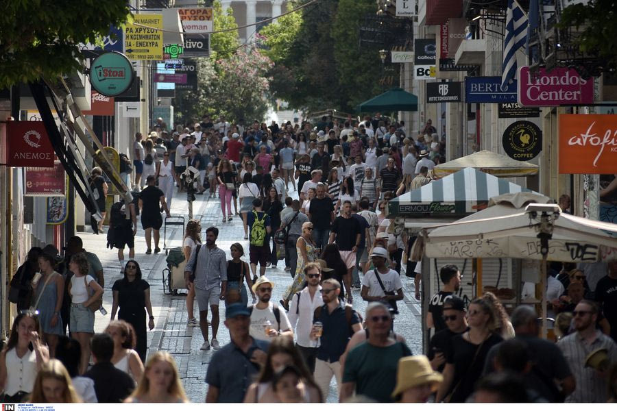 Ποιες είναι οι 20 χώρες που στέλνουν στην Ελλάδα τους περισσότερους τουρίστες