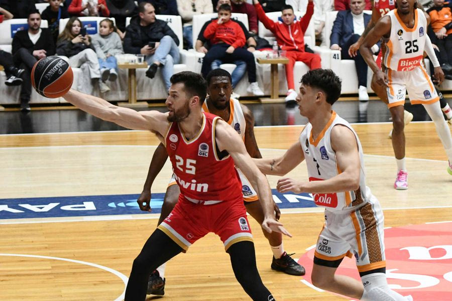 Greek Basketball League: Νίκες για Ολυμπιακό και Πανιώνιο