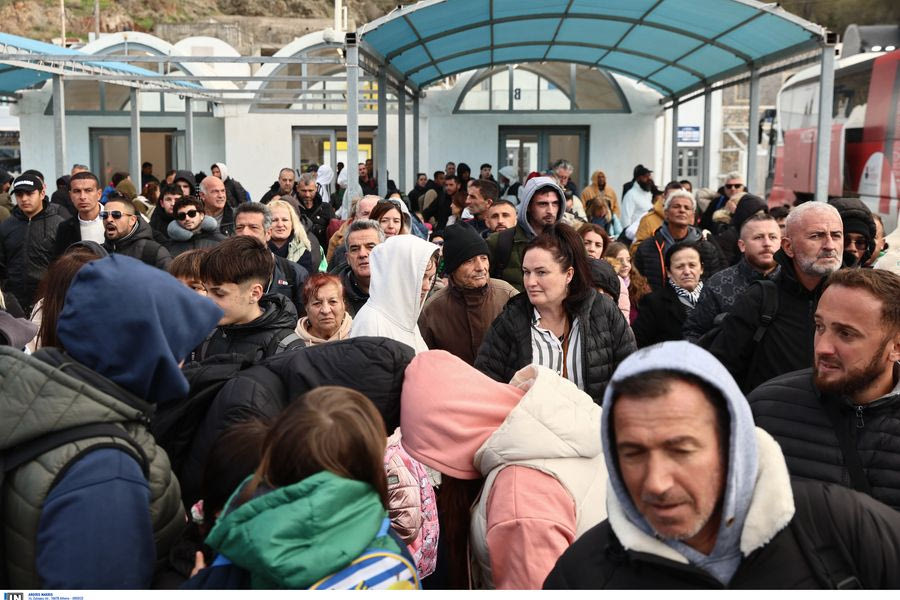 Σαντορίνη: Το ισοζύγιο δείχνει επιστροφή των κατοίκων στο νησί