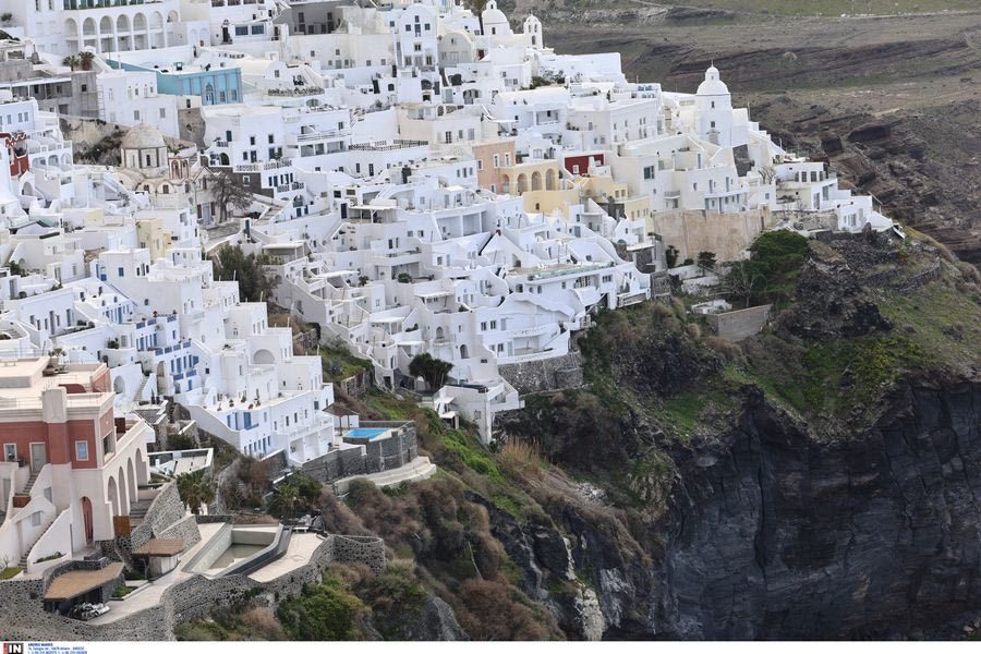 Παπαζάχος για σεισμούς στη Σαντορίνη: «Γίνεται όλο και πιο απίθανο το σενάριο μιας ισχυρότερης δόνησης»