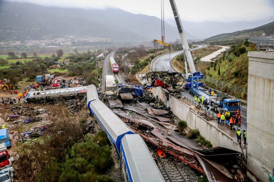 Nέα δημοσκόπηση: Το 72% των πολιτών βλέπει προσπάθεια συγκάλυψης της τραγωδίας των Τεμπών – η πρόθεση ψήφου