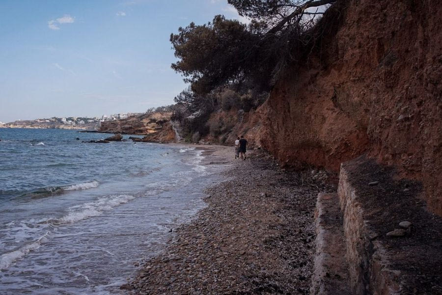 Σεισμοί Σαντορίνη: Έκλεισε η Κόκκινη Παραλία – Έπεσαν κομμάτια βράχων λόγω των ισχυρών δονήσεων