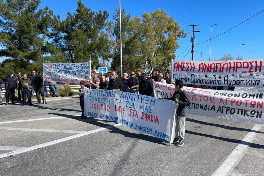 Χανιά: Έστησαν μπλόκο στην Εθνική οδό οι αγρότες