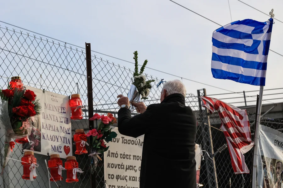 Ερωτήματα για πλαστογραφημένο υλικό στην ανάκριση για τα Τέμπη: «Σκηνοθετημένες» οι φωτογραφίες στο πόρισμα της Hellenin Train