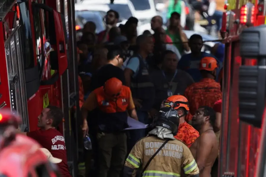 Βραζιλία: Δεκάδες τραυματίες από φωτιά σε εργοστάσιο με αποκριάτικες στολές