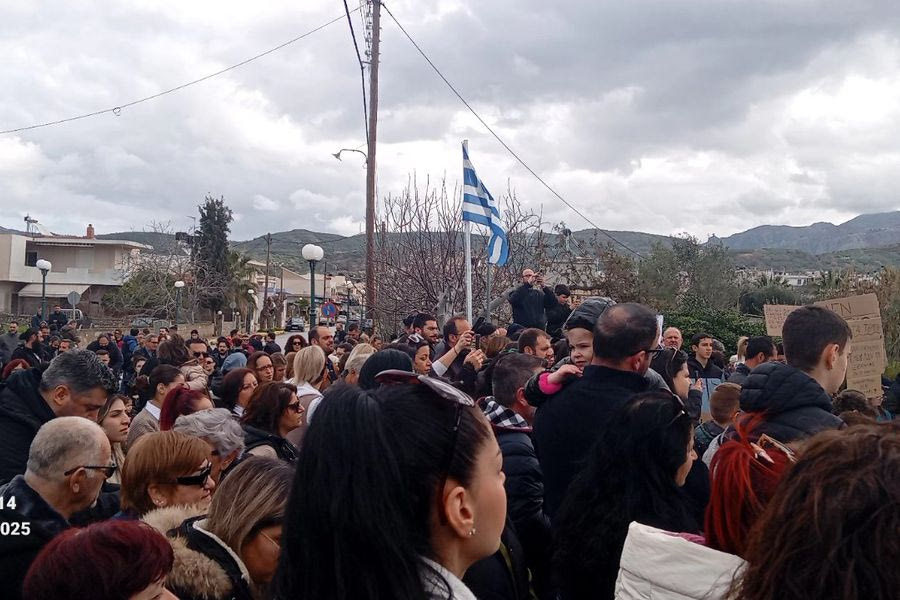 Τέμπη: Πάνω από 2.500 άτομα συμμετείχαν στην πορεία στο Αρκαλοχώρι – «Λαοθάλασσα» και στο Καστέλλι»