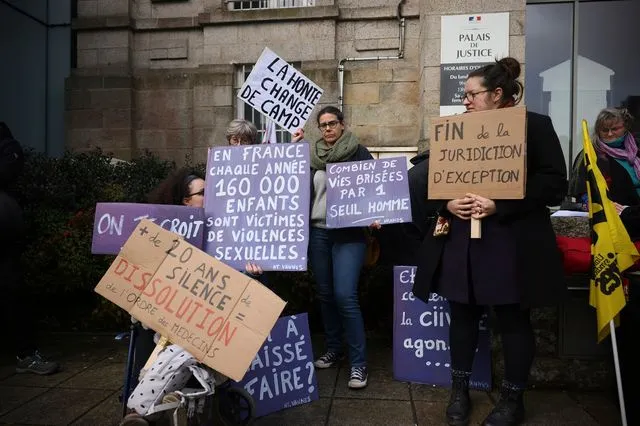 «Έχω κάνει απαίσια πράγματα»: Παραδοχή του Γάλλου γιατρού που κατηγορείται για κακοποίηση 256 παιδιών